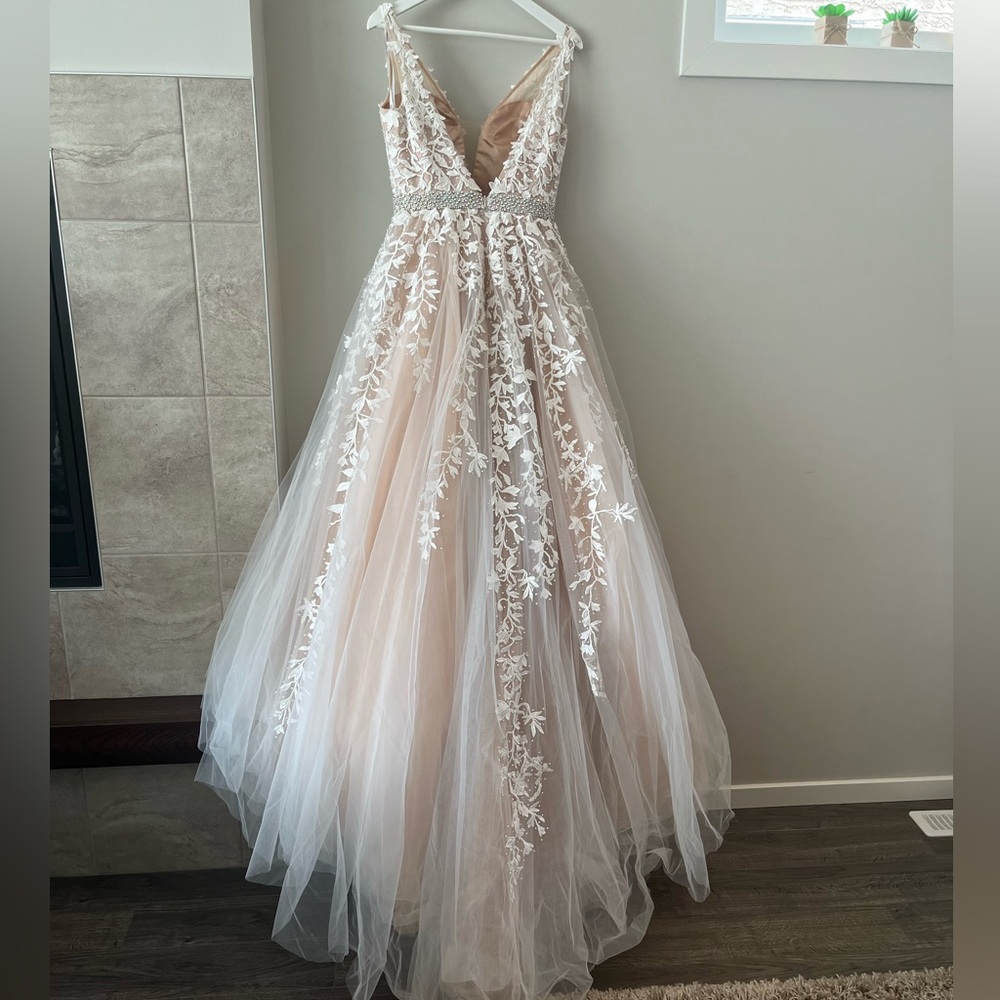 Sherri Hill wedding/prom dress. Size 8, colour ivory/nude